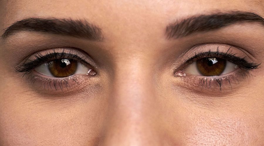 Mirar a los ojos esotéricamente o energéticamente